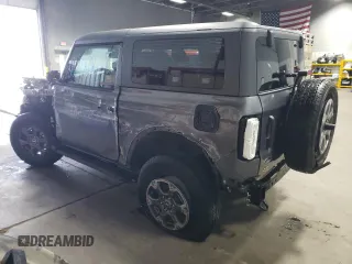 2023 Ford Bronco z VIN 1FMDE5AH9PLB83620, wystawiony jako Copart lot #60644035 z przebiegiem 6 700 mil mil oraz Szkoda całkowita • Salvage title. Historia ofert i sprzedaży dostępna na DreamBid. Obrazek 2.