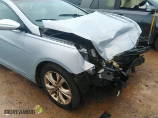 2013 Hyundai Sonata SE with VIN 5NPEC4AC9DH675612, listed as a IAAI auction lot 41257791 with 189,700 mi miles. Bid and sale history available at carsss.com. Image 12.