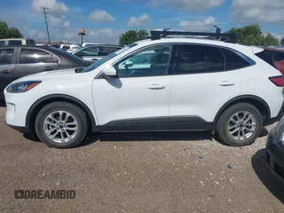 2020 Ford Escape SE z VIN 1FMCU0G68LUB44710, wystawiony jako IAAI lot #42545274 z przebiegiem Nie podano mil oraz . Historia ofert i sprzedaży dostępna na DreamBid. Obrazek 15.