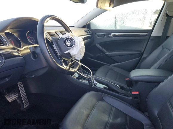 2019 Volkswagen Passat SE R-Line z VIN 1VWMA7A35KC013535, wystawiony jako Copart lot #80677504 z przebiegiem 88 376 mil mil oraz Szkoda całkowita • Salvage title. Historia ofert i sprzedaży dostępna na DreamBid. Obrazek 7.