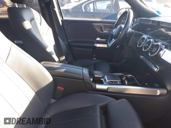 2021 Mercedes-Benz GLB 250 z VIN W1N4M4HB0MW104535, wystawiony jako IAAI lot #41585488 z przebiegiem 33 409 mil mil oraz . Historia ofert i sprzedaży dostępna na DreamBid. Obrazek 5.