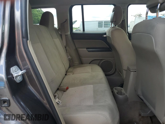 2014 Jeep Patriot Altitude z VIN 1C4NJPBA7ED894466, wystawiony jako Copart lot #54675025 z przebiegiem 110 716 mil mil oraz Szkoda całkowita • Salvage title. Historia ofert i sprzedaży dostępna na DreamBid. Obrazek 10.