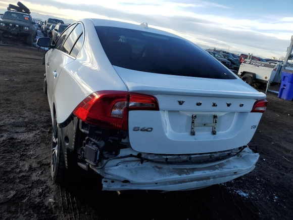 2015 Volvo S60 T5 Drive-E Premier with VIN YV140MFK2F1362670, listed as a Copart auction lot 78260913 with 146,939 mi miles. Bid and sale history available at carsss.com. Image 6.