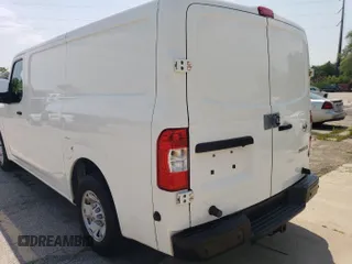 2019 Nissan NV SV z VIN 1N6AF0KY3KN807301, wystawiony jako IAAI lot #42479676 z przebiegiem 145 285 mil mil oraz . Historia ofert i sprzedaży dostępna na DreamBid. Obrazek 4.