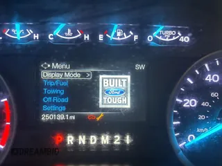 2018 Ford F-250 XL z VIN 1FT7W2BT3JEC63202, wystawiony jako Copart lot #61693645 z przebiegiem 250 139 mil mil oraz Czysty tytuł • Clean title. Historia ofert i sprzedaży dostępna na DreamBid. Obrazek 8.