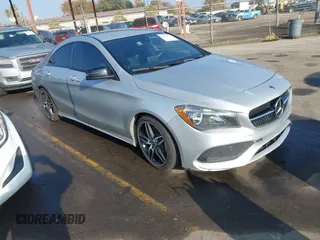 2019 Mercedes-Benz CLA 250 z VIN WDDSJ4EB7KN701993, wystawiony jako IAAI lot #40896173 z przebiegiem 83 700 mil mil oraz . Historia ofert i sprzedaży dostępna na DreamBid. Obrazek 1.