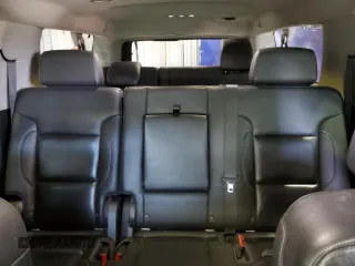 2020 Chevrolet Suburban LT z VIN 1GNSKHKC6LR274514, wystawiony jako Copart lot #55775945 z przebiegiem 268 319 mil mil oraz Czysty tytuł • Clean title. Historia ofert i sprzedaży dostępna na DreamBid. Obrazek 10.