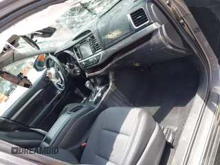 2019 Toyota Highlander LE with VIN 5TDBZRFH5KS722354, listed as a IAAI auction lot 42252775 with 97,141 mi miles and . Bid and sale history available at DreamBid. Image 5.