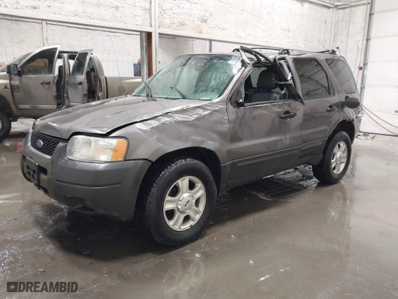 2004 Ford Escape XLT with VIN 1FMCU93174KB67570, listed as a IAAI auction lot 41228124 with 160,176 mi miles. Bid and sale history available at carsss.com. Image 2.
