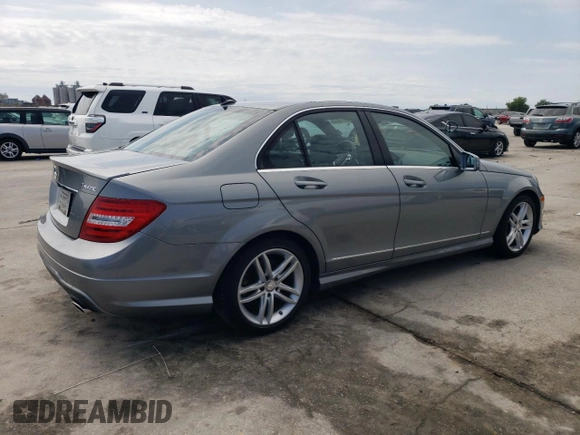 2013 Mercedes-Benz C 300 Sport z VIN WDDGF8AB9DR301692, wystawiony jako Copart lot #54919645 z przebiegiem 58 482 mil mil oraz Szkoda całkowita • Salvage title. Historia ofert i sprzedaży dostępna na DreamBid. Obrazek 3.