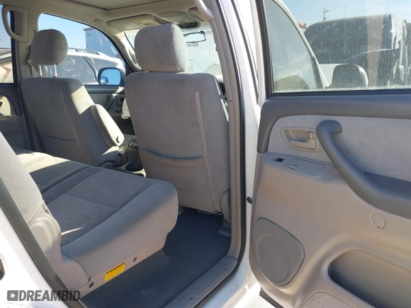 2005 Toyota Sequoia SR5 with VIN 5TDZT34A35S264112, listed as a IAAI auction lot 41193206 with 82,739 mi miles. Bid and sale history available at carsss.com. Image 8.