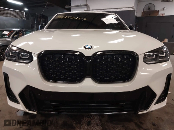 2024 BMW X4 xDrive30i z VIN 5UX33DT06R9U63095, wystawiony jako IAAI lot #40352257 z przebiegiem 19 349 mil mil oraz . Historia ofert i sprzedaży dostępna na DreamBid. Obrazek 6.