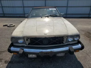 1983 Mercedes-Benz 380 SL z VIN WDBBA45A3DB027653, wystawiony jako Copart lot #58926515 z przebiegiem 115 854 mil mil oraz Szkoda całkowita • Salvage title. Historia ofert i sprzedaży dostępna na DreamBid. Obrazek 5.