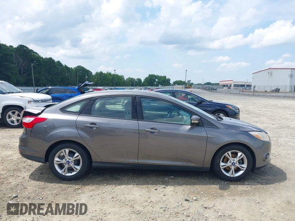 2013 Ford Focus SE z VIN 1FADP3F27DL267203, wystawiony jako IAAI lot #42470614 z przebiegiem 180 153 mil mil oraz . Historia ofert i sprzedaży dostępna na DreamBid. Obrazek 14.