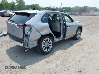 2024 Toyota RAV4 XLE Premium z VIN 2T3A1RFV6RC462114, wystawiony jako IAAI lot #42438905 z przebiegiem 3 620 mil mil oraz . Historia ofert i sprzedaży dostępna na DreamBid. Obrazek 4.