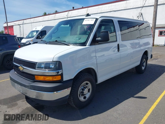 2020 Chevrolet Express Passenger z VIN 1GAWGFFGXL1155840, wystawiony jako IAAI lot #42207765 z przebiegiem 72 439 mil mil oraz . Historia ofert i sprzedaży dostępna na DreamBid. Obrazek 17.