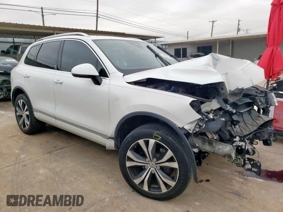 2017 Volkswagen Touareg Wolfsburg Edition z VIN WVGRF7BP2HD006004, wystawiony jako Copart lot #46347485 z przebiegiem 59 345 mil mil oraz Szkoda całkowita • Salvage title. Historia ofert i sprzedaży dostępna na DreamBid. Obrazek 4.