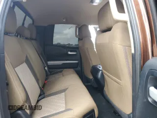 2017 Toyota Tundra SR5 z VIN 5TFRW5F11HX217532, wystawiony jako Copart lot #46910165 z przebiegiem 95 097 mil mil oraz Szkoda całkowita • Salvage title. Historia ofert i sprzedaży dostępna na DreamBid. Obrazek 10.
