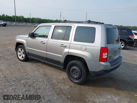 2015 Jeep Patriot Latitude z VIN 1C4NJRFB8FD183911, wystawiony jako IAAI lot #42424090 z przebiegiem 107 730 mil mil oraz . Historia ofert i sprzedaży dostępna na DreamBid. Obrazek 3.
