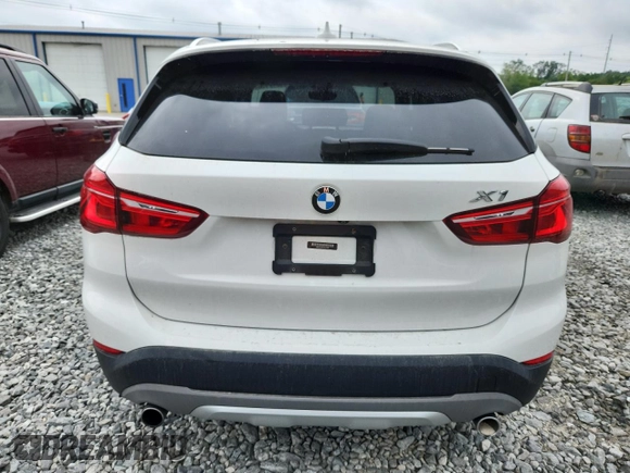2018 BMW X1 xDrive28i z VIN WBXHT3C36J5L24918, wystawiony jako Copart lot #62171365 z przebiegiem 23 446 mil mil oraz Szkoda całkowita • Salvage title. Historia ofert i sprzedaży dostępna na DreamBid. Obrazek 6.