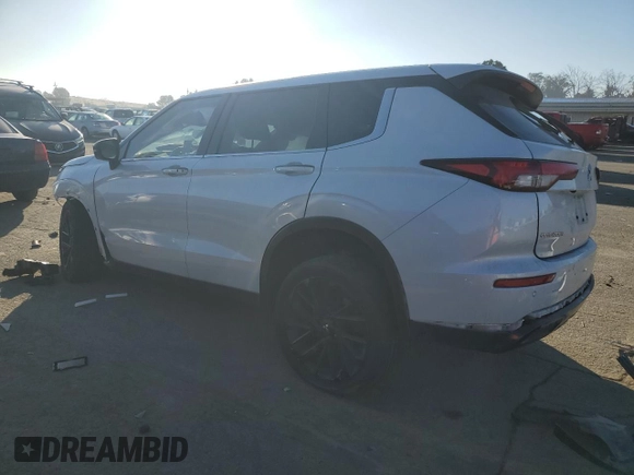 2023 Mitsubishi Outlander SE z VIN JA4J3UA81PZ031071, wystawiony jako Copart lot #42016205 z przebiegiem 40 627 mil mil oraz Szkoda całkowita • Salvage title. Historia ofert i sprzedaży dostępna na DreamBid. Obrazek 2.