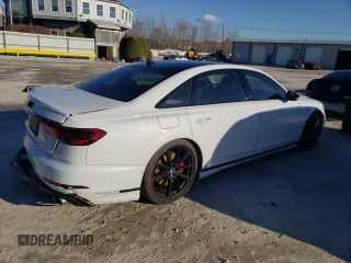 2023 Audi S8 z VIN WAULSAF85PN000614, wystawiony jako Copart lot #84752864 z przebiegiem 20 079 mil mil oraz Szkoda całkowita • Salvage title. Historia ofert i sprzedaży dostępna na DreamBid. Obrazek 3.
