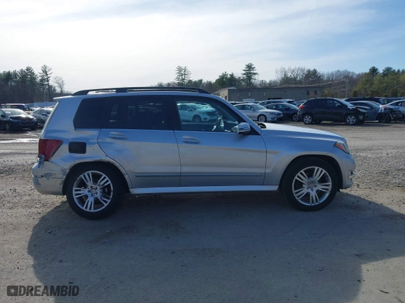2014 Mercedes-Benz GLK-Class GLK 350 with VIN WDCGG8JB8EG175260, listed as a IAAI auction lot 41957511 with 106,427 mi miles. Bid and sale history available at carsss.com. Image 13.