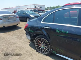 2016 Mercedes-Benz C 63 S AMG z VIN 55SWF8HB7GU129053, wystawiony jako IAAI lot #42562276 z przebiegiem 117 727 mil mil oraz . Historia ofert i sprzedaży dostępna na DreamBid. Obrazek 6.
