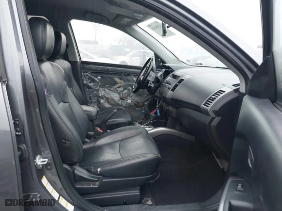 2011 Mitsubishi Outlander SE with VIN JA4AS3AW9BU031367, listed as a IAAI auction lot 41205148 with 160,252 mi miles. Bid and sale history available at carsss.com. Image 5.
