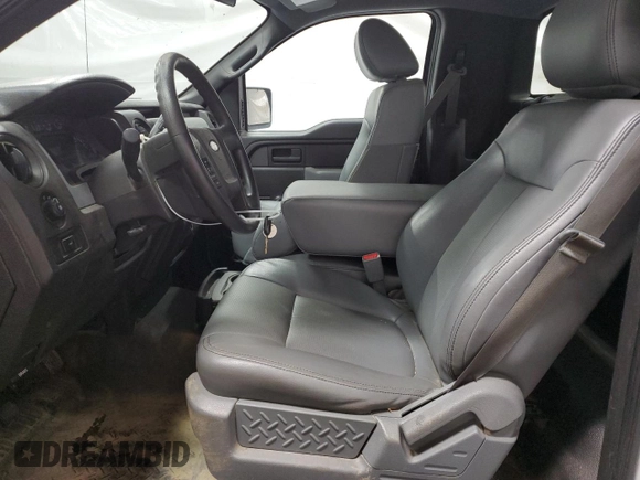 2014 Ford F-150 XL z VIN 1FTMF1EM9EKD54015, wystawiony jako Copart lot #55677975 z przebiegiem 131 815 mil mil oraz Czysty tytuł • Clean title. Historia ofert i sprzedaży dostępna na DreamBid. Obrazek 7.