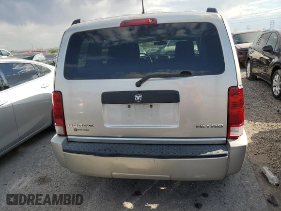 2009 Dodge Nitro SE z VIN 1D8GT28K29W504908, wystawiony jako Copart lot #75272154 z przebiegiem 156 571 mil mil oraz Szkoda całkowita • Salvage title. Historia ofert i sprzedaży dostępna na DreamBid. Obrazek 6.