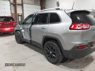 2016 Jeep Cherokee Latitude z VIN 1C4PJMCB9GW148882, wystawiony jako IAAI lot #42210237 z przebiegiem 124 441 mil mil oraz . Historia ofert i sprzedaży dostępna na DreamBid. Obrazek 18.