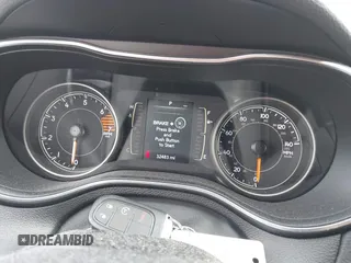 2019 Jeep Cherokee Latitude Plus с VIN 1C4PJMLB6KD384765, выставлен на аукционе IAAI как лот 42350600 с пробегом 32 483 миль миль и . История ставок и продаж доступна на DreamBid. Изображение 7.