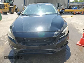 2015 Volvo S60 T5 Drive-E Platinum z VIN YV140MFD4F1314783, wystawiony jako Copart lot #55292105 z przebiegiem 129 818 mil mil oraz Szkoda całkowita • Salvage title. Historia ofert i sprzedaży dostępna na DreamBid. Obrazek 5.