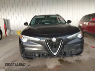2018 Alfa Romeo Stelvio Sport z VIN ZASFAKPN9J7B70085, wystawiony jako IAAI lot #40823547 z przebiegiem Nie podano mil oraz . Historia ofert i sprzedaży dostępna na DreamBid. Obrazek 12.