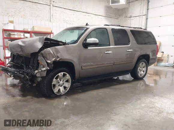 2014 GMC Yukon XL SLT with VIN 1GKS2KE76ER166776, listed as a IAAI auction lot 41056887 with 206,773 mi miles. Bid and sale history available at carsss.com. Image 17.