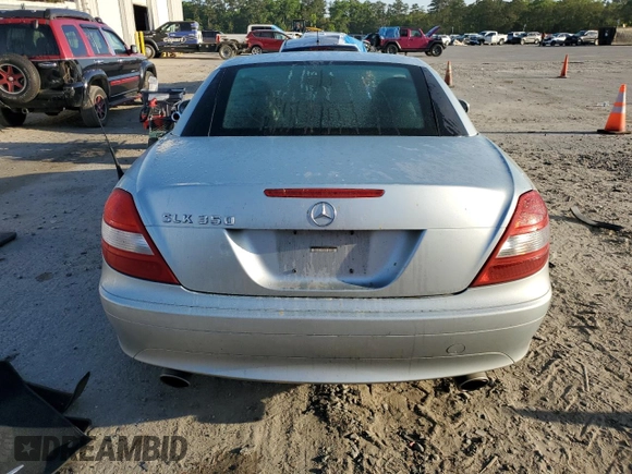2005 Mercedes-Benz SLK 230/320 z VIN WDBWK56F35F052366, wystawiony jako Copart lot #53032575 z przebiegiem 100 022 mil mil oraz Szkoda całkowita • Salvage title. Historia ofert i sprzedaży dostępna na DreamBid. Obrazek 6.