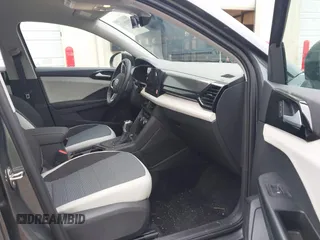 2025 Volkswagen Taos z VIN 3VV5C7B24SM004848, wystawiony jako IAAI lot #42118721 z przebiegiem 6378 mil mil oraz . Historia ofert i sprzedaży dostępna na DreamBid. Obrazek 5.