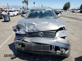 2005 Volkswagen Passat GLX z VIN WVWTU63B95E085836, wystawiony jako Copart lot #67782394 z przebiegiem 125 315 mil mil oraz Szkoda całkowita • Salvage title. Historia ofert i sprzedaży dostępna na DreamBid. Obrazek 5.