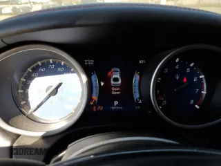 2016 Maserati Ghibli S Q4 z VIN ZAM57RTA6G1172334, wystawiony jako Copart lot #85338024 z przebiegiem 109 516 mil mil oraz Szkoda całkowita • Salvage title. Historia ofert i sprzedaży dostępna na DreamBid. Obrazek 9.