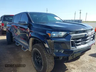 2024 Chevrolet Colorado 4WD LT z VIN 1GCPTCEK0R1307029, wystawiony jako IAAI lot #41970441 z przebiegiem 4 968 mil mil oraz . Historia ofert i sprzedaży dostępna na DreamBid. Obrazek 1.