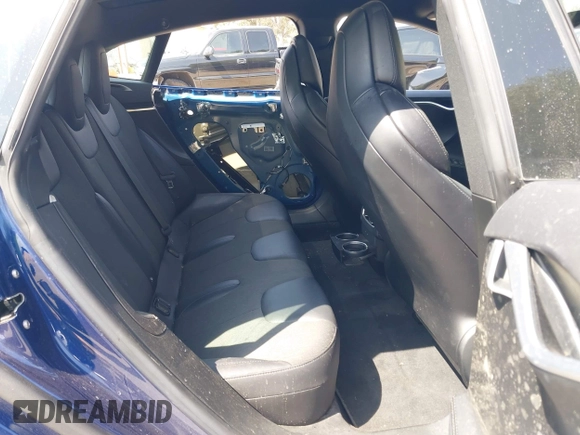 2017 Tesla Model S 100D z VIN 5YJSA1E20HF208771, wystawiony jako IAAI lot #42111317 z przebiegiem 81 919 mil mil oraz . Historia ofert i sprzedaży dostępna na DreamBid. Obrazek 8.