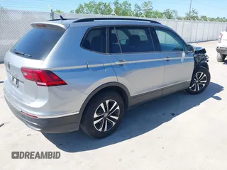 2024 Volkswagen Tiguan S z VIN 3VVRB7AX0RM029581, wystawiony jako IAAI lot #41938762 z przebiegiem 26 129 mil mil oraz . Historia ofert i sprzedaży dostępna na DreamBid. Obrazek 4.
