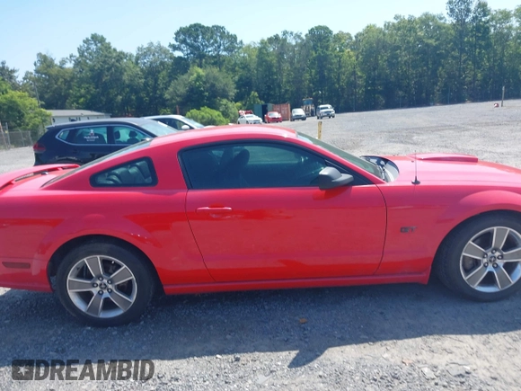 2008 Ford Mustang GT Deluxe z VIN 1ZVHT82H285184963, wystawiony jako IAAI lot #42479534 z przebiegiem 164 349 mil mil oraz . Historia ofert i sprzedaży dostępna na DreamBid. Obrazek 13.