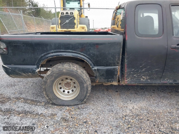 2004 Chevrolet Colorado LS Z85 with VIN 1GCCS198648176029, listed as a IAAI auction lot 41269418 with 198,985 mi miles. Bid and sale history available at carsss.com. Image 6.