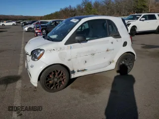 2017 Smart fortwo Pure with VIN WMEFJ5DA2HK218742, listed as a Copart auction lot 81078684 with 19,743 mi miles and Clean Title. Bid and sale history available at DreamBid. Image 1.