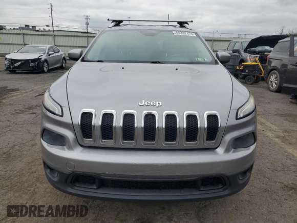 2014 Jeep Cherokee Latitude z VIN 1C4PJMCS8EW286152, wystawiony jako Copart lot #60332475 z przebiegiem 102 434 mil mil oraz Szkoda całkowita • Salvage title. Historia ofert i sprzedaży dostępna na DreamBid. Obrazek 5.