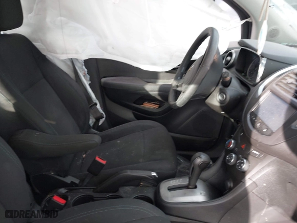 2016 Chevrolet Trax LS with VIN 3GNCJKSB6GL260251, listed as a IAAI auction lot 38243033 with 1 mi miles. Bid and sale history available at carsss.com. Image 5.