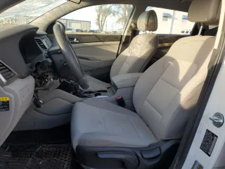 2018 Hyundai Tucson SE z VIN KM8J2CA41JU667909, wystawiony jako Copart lot #49583005 z przebiegiem Nie podano mil oraz Szkody całkowita. Historia ofert i sprzedaży dostępna na DreamBid. Obrazek 7.