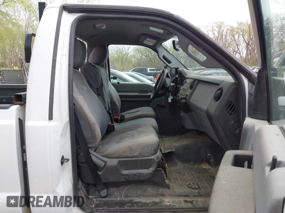 2016 Ford F-350 XL z VIN 1FTBF3A61GEC07084, wystawiony jako IAAI lot #41937847 z przebiegiem 79 841 mil mil oraz . Historia ofert i sprzedaży dostępna na DreamBid. Obrazek 5.